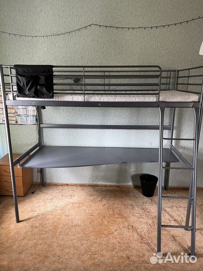 Кровать чердак со столом