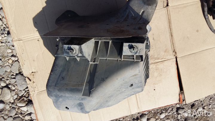 Фольксваген Пассат Б5 корпус воздушного фитьтра