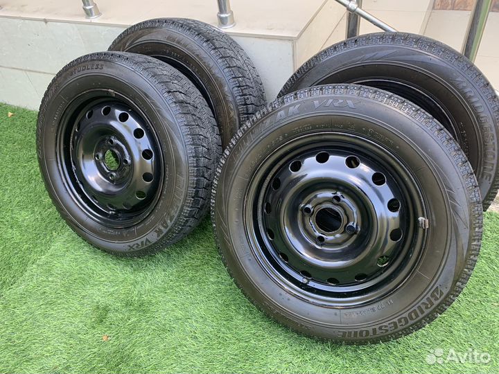 Зимние колеса бриджстоун 175/65/14 комплектом