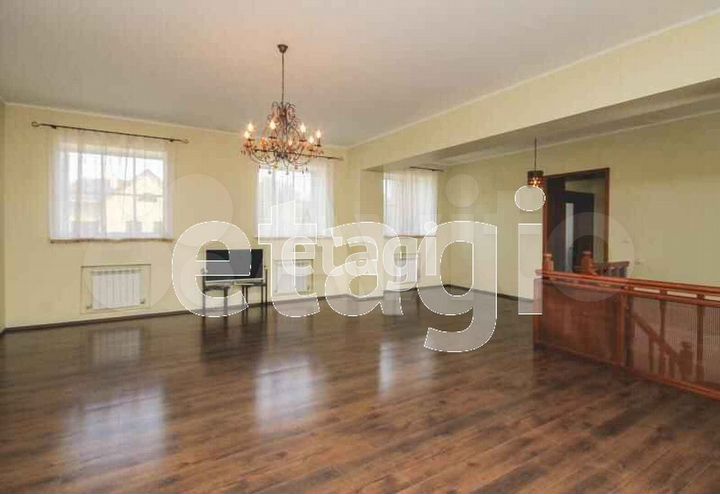 Коттедж 300 м² на участке 15 сот.