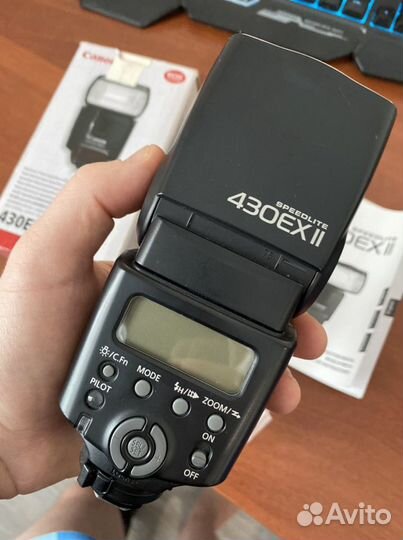 Вспышка камеры Canon Speedlite 430EX II