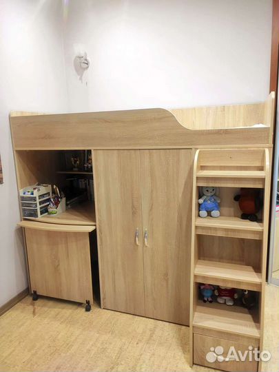 Детская кровать-чердак с рабочим столом