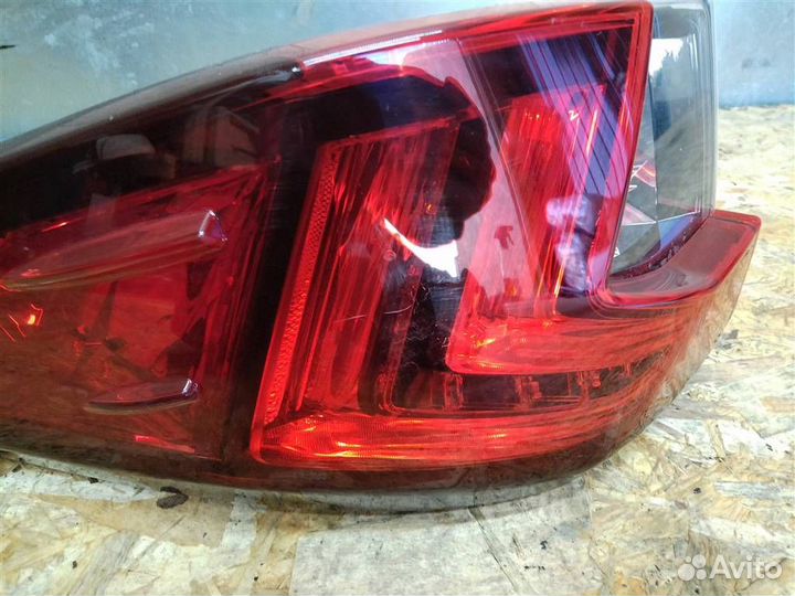 Фонарь задний наружный левый Lexus RX200t/RX300/RX