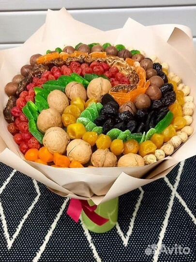 Букет из орехов и сухофруктов
