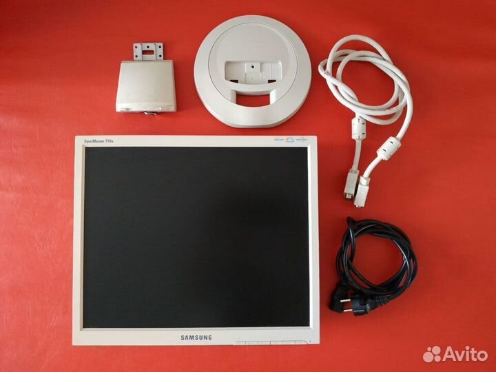Монитор Samsung Syncmaster 710N