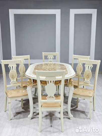 Стол и стулья
