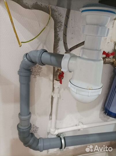 Услуги сантехника. Установка смесителя