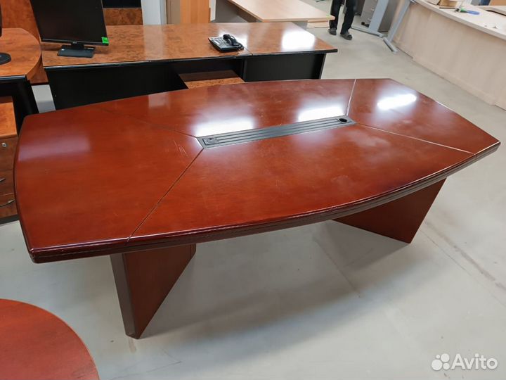 Стол для переговоров Б.У