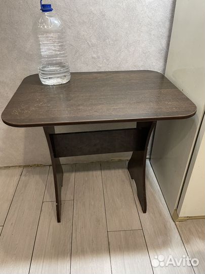 Кухонный стол