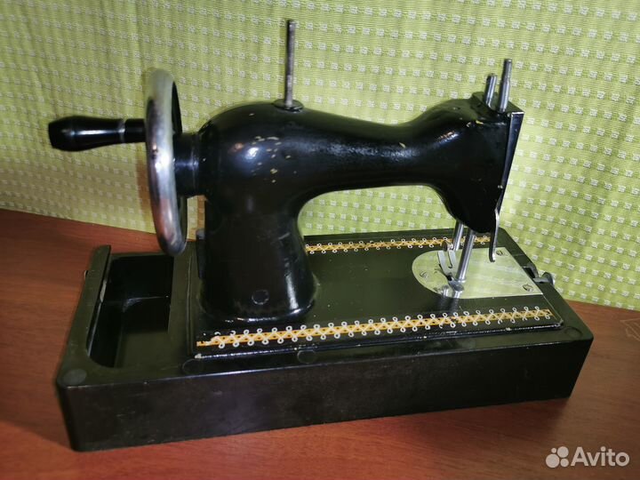 Швейная машинка ручная детская