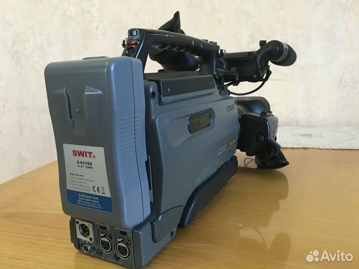 Продаётся видеокамера sony DSR - 250 P