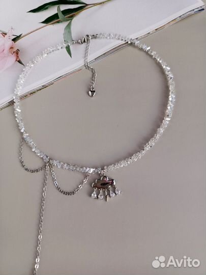 Колье чокер из кристаллов с подвесками