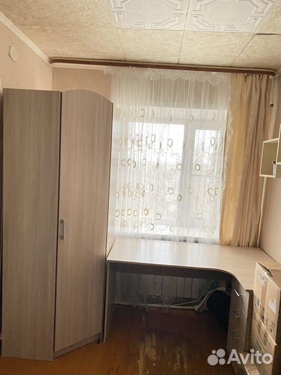 Угловой шкаф и письменный стол