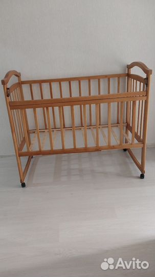 Детская кроватка с матрасом