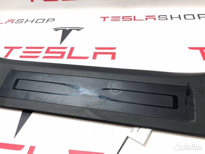 Накладка дверного порога Tesla Model X рест. 2022