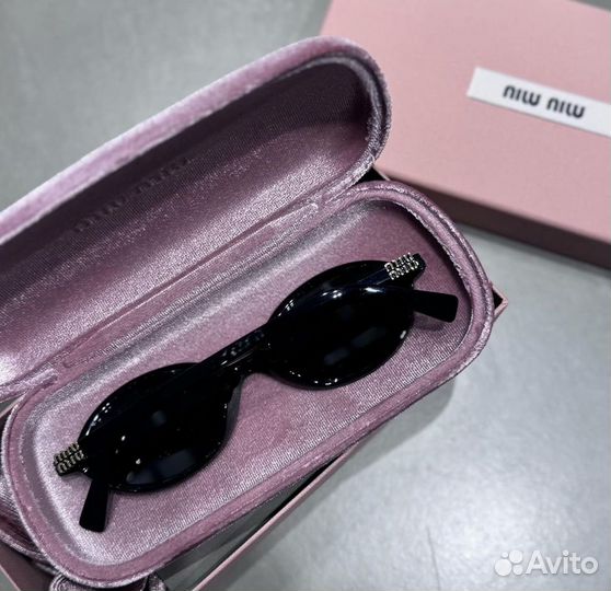 Солнцезащитные очки Miu Miu