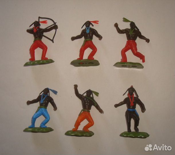 Солдатики киндеры Негры гдр и Индейцы. Смурфики