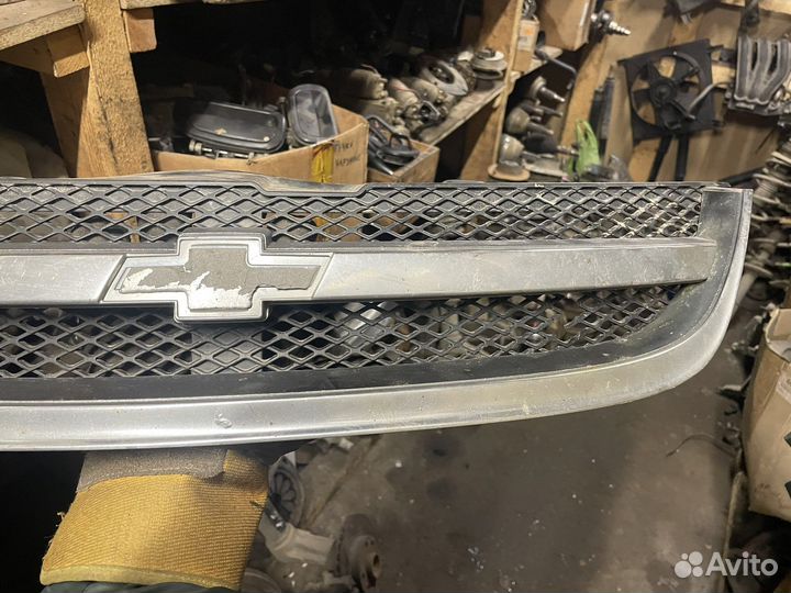 Chevrolet lacetti решетка радиатора
