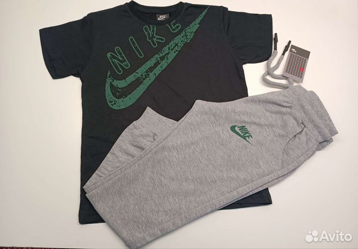 Спортивный костюм новый nike 140см для мальчика