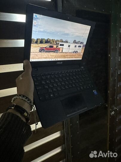 Нетбук Asus 11.6 HD intel 2830 2gb ssd128 win10