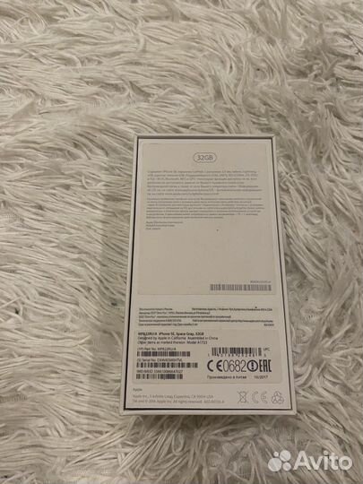 Коробка от iPhone SE 2020 32Гб