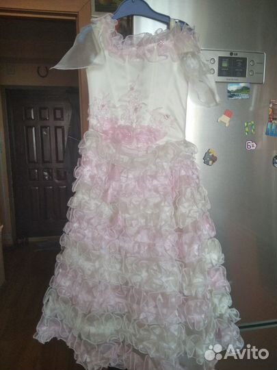 Платье праздничное