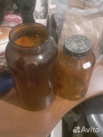 Банки желтого стекла