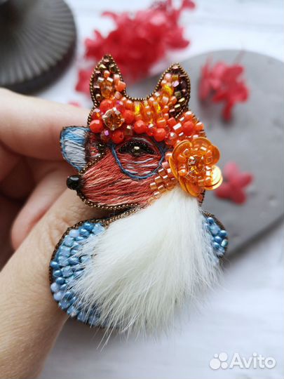 Брошь из бисера Лиса в очках ручной работы