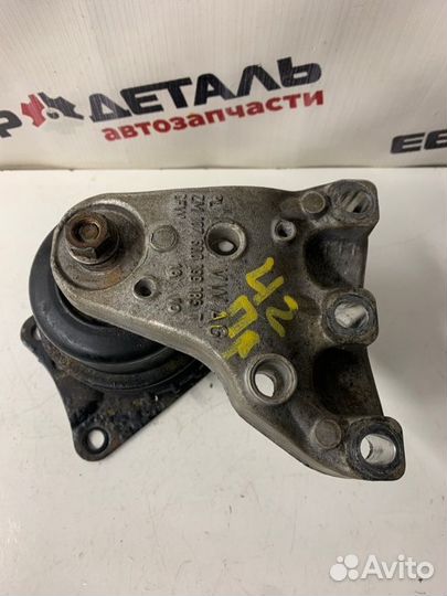 Подушка двигателя правая Volkswagen Polo хетчбек