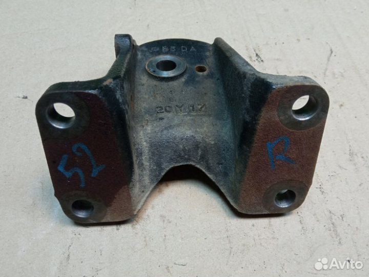 Кронштейн правый Toyota Land Cruiser Prado KDJ150