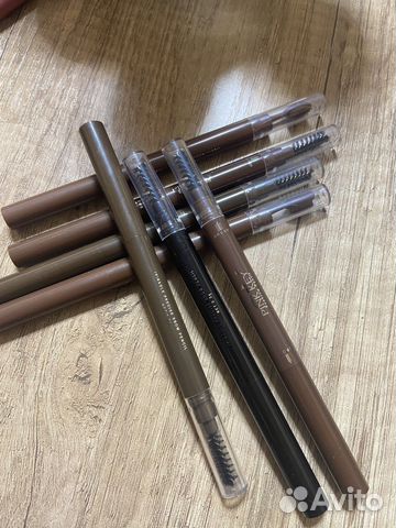 Карандаш для бровей с щёточкой