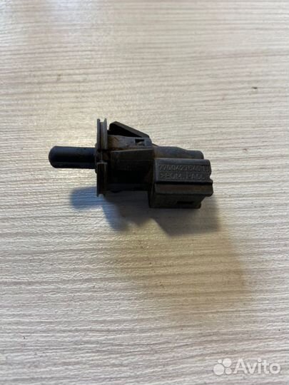 Концевик двери Renault Logan 2