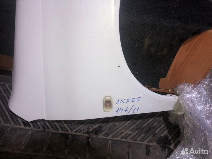 Крыло переднее правое Toyota Funcargo NCP20