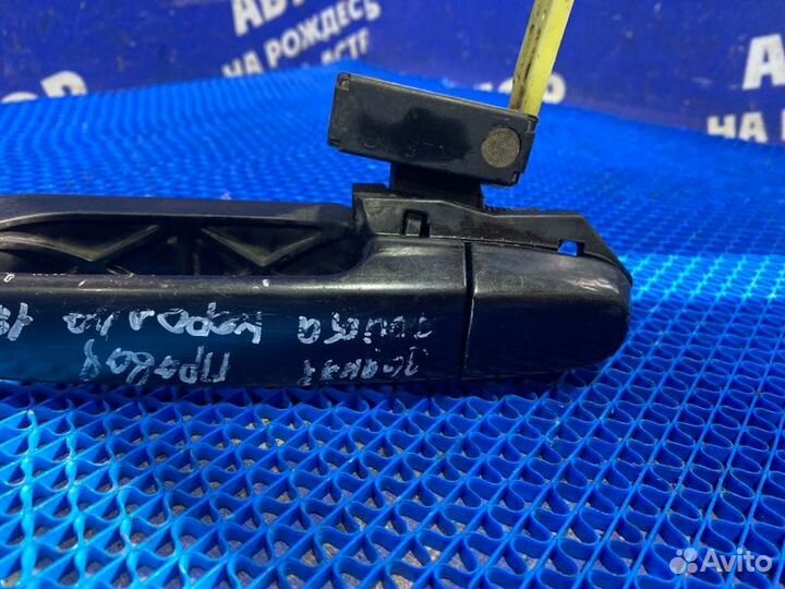 Наружная ручка двери Toyota Corolla 120 хэтчбек