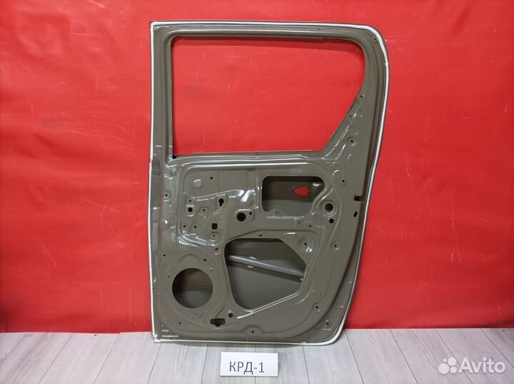 Дверь задняя правая Toyota Hilux 8 2015