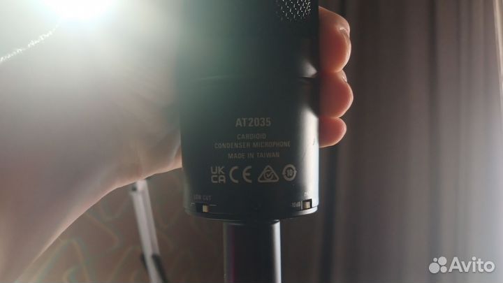 Студийный микрофон Audio-Technica AT2035