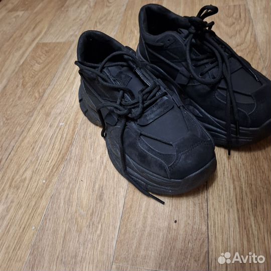 Кроссовки женские