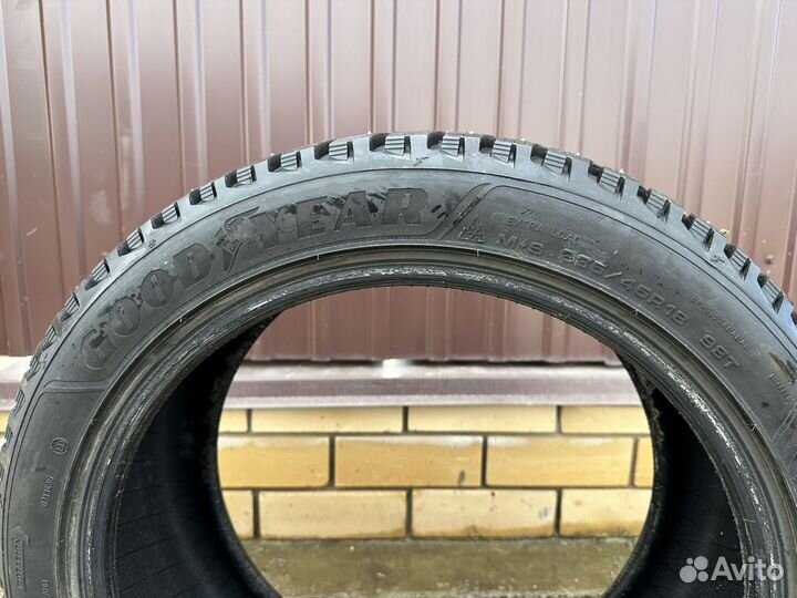 Goodyear UltraGrip 235/45 R18 98T