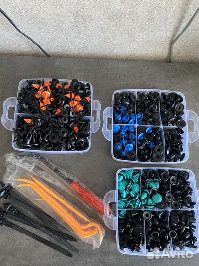 Клипсы автомобильные пистоны для обшивки