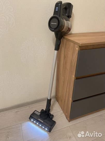 Пылесос вертикальный