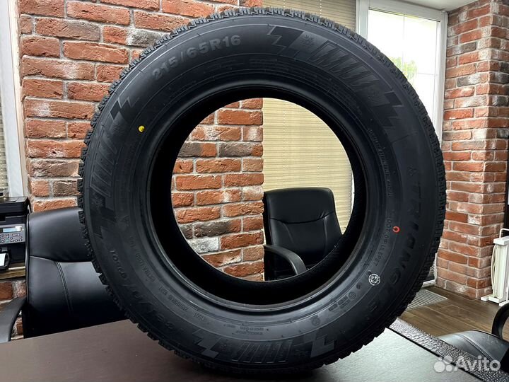 Triangle IcelynX TI501 215/65 R16 102T