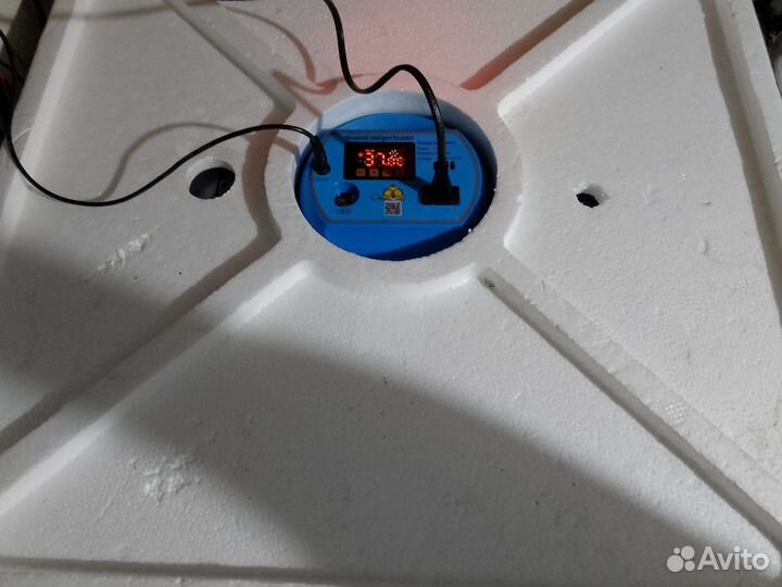 Инкубатор на 52яйца