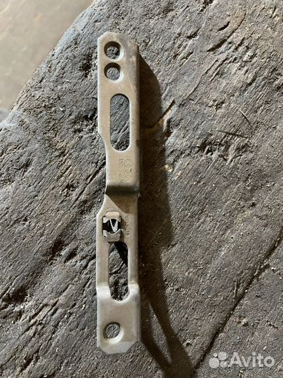 Кронштейн VAG/Audi 078 103 941 B