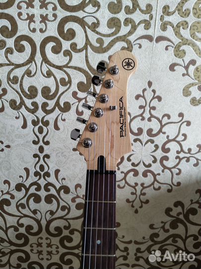 Yamaha Pacifica 012