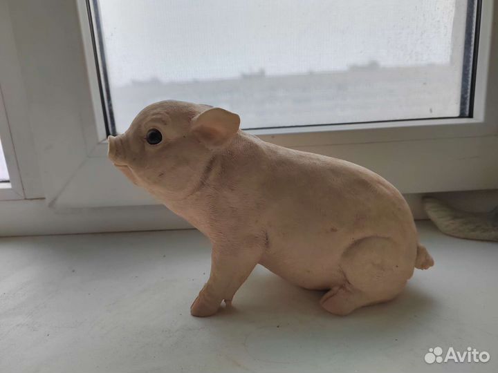 Статуэтка свинка