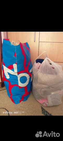 Два пакета женских вещей