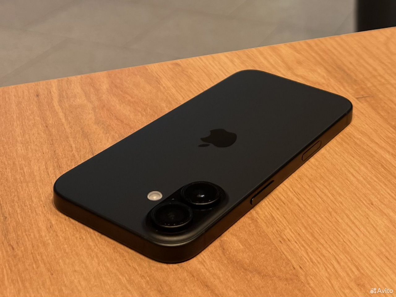 iPhone 16, 128 ГБ, SIM + eSIM
