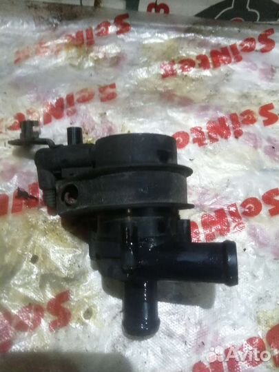 Помпа насос водяной Volkswagen Golf 5, 1.4, BLG