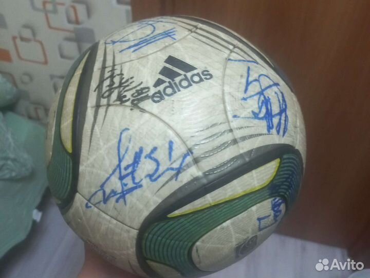Футбольный мяч adidas jabulani 2007 года