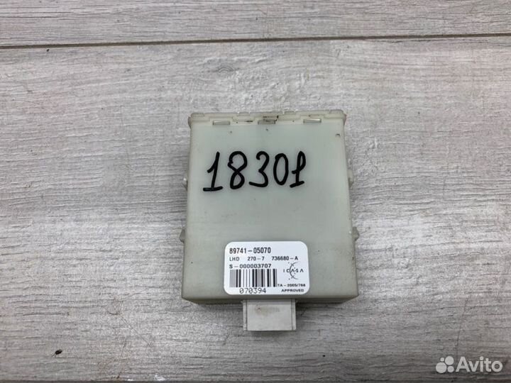 Блок управления центральным замком Toyota Avensis